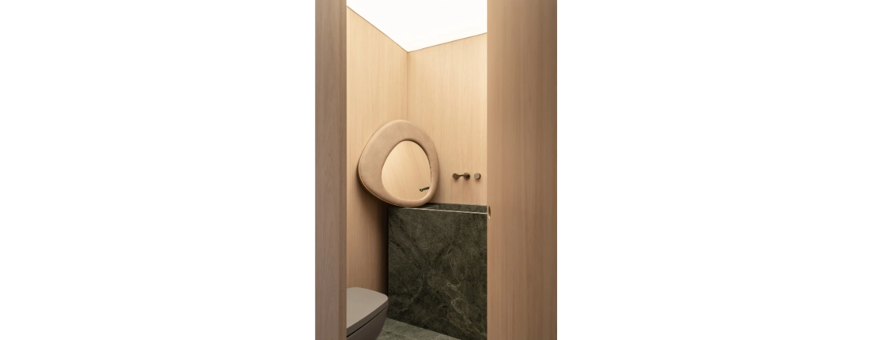 Design e Personalidade: Um Lavabo Que Une Materiais Naturais e Detalhes Exclusivos