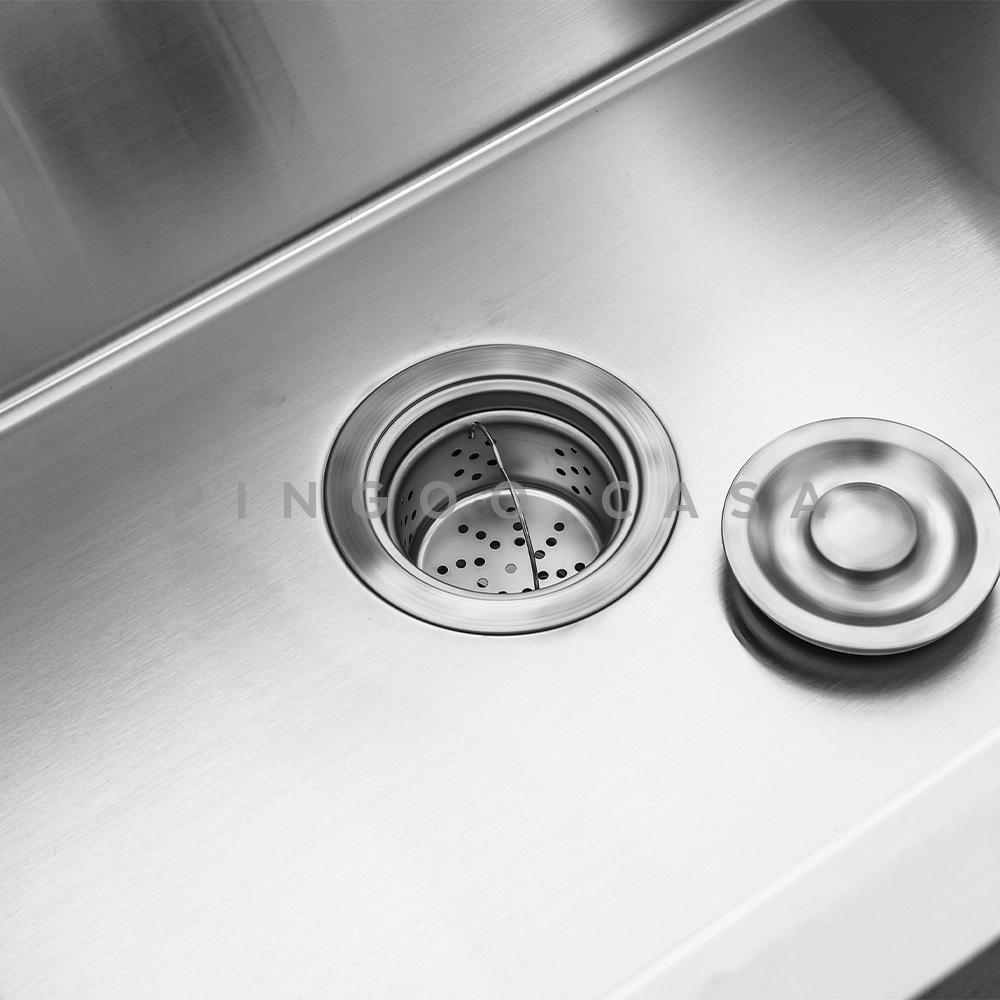 Cuba para Cozinha com Acessórios Jarauara e Torneira Misturador Extensível Duplo Comando Içá - Prata Cuba para Cozinha com Acessórios Jarauara e Torneira Misturador Extensível Duplo Comando Içá - Prata