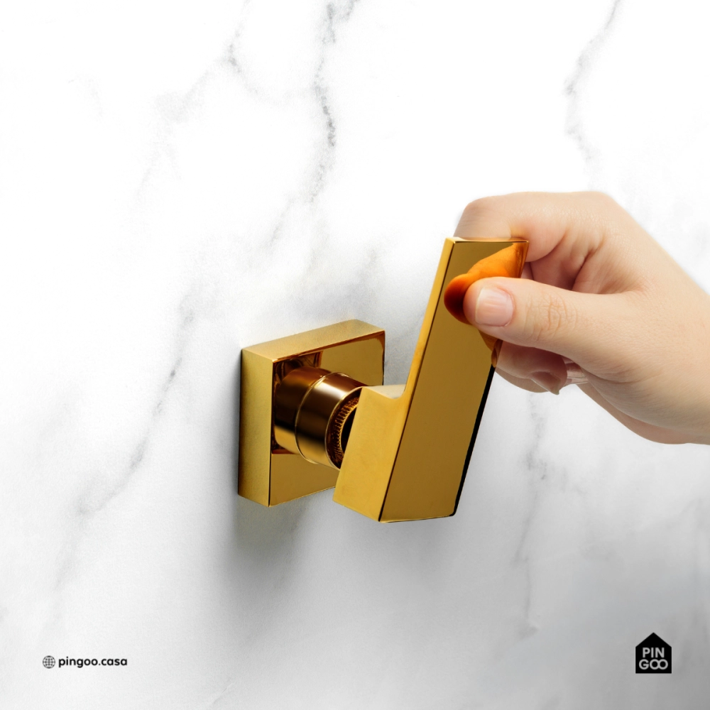 Acabamento de registro quadrado Ibó Pingoo.casa - Dourado