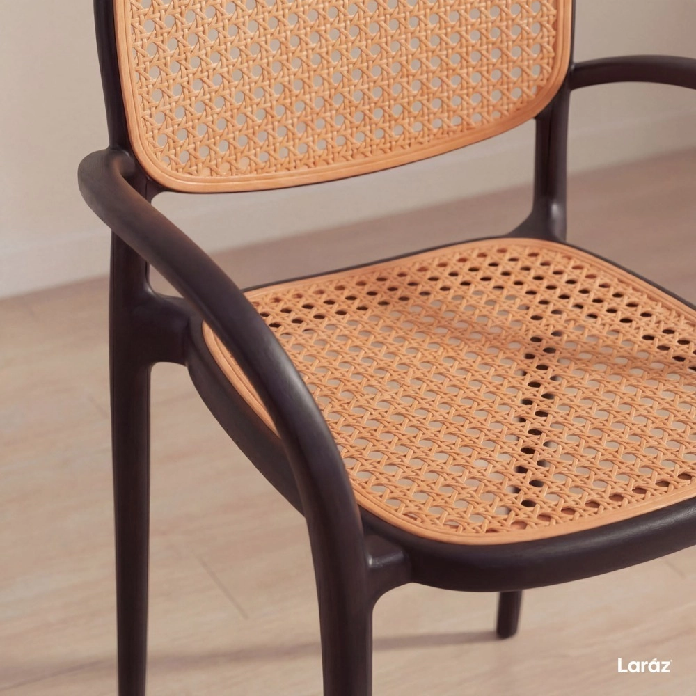 Kit com 2 Cadeiras de jantar Mumbai telinha com braços e design contemporâneo – Preta Kit com 2 Cadeiras de jantar Mumbai telinha com braços e design contemporâneo – Preta