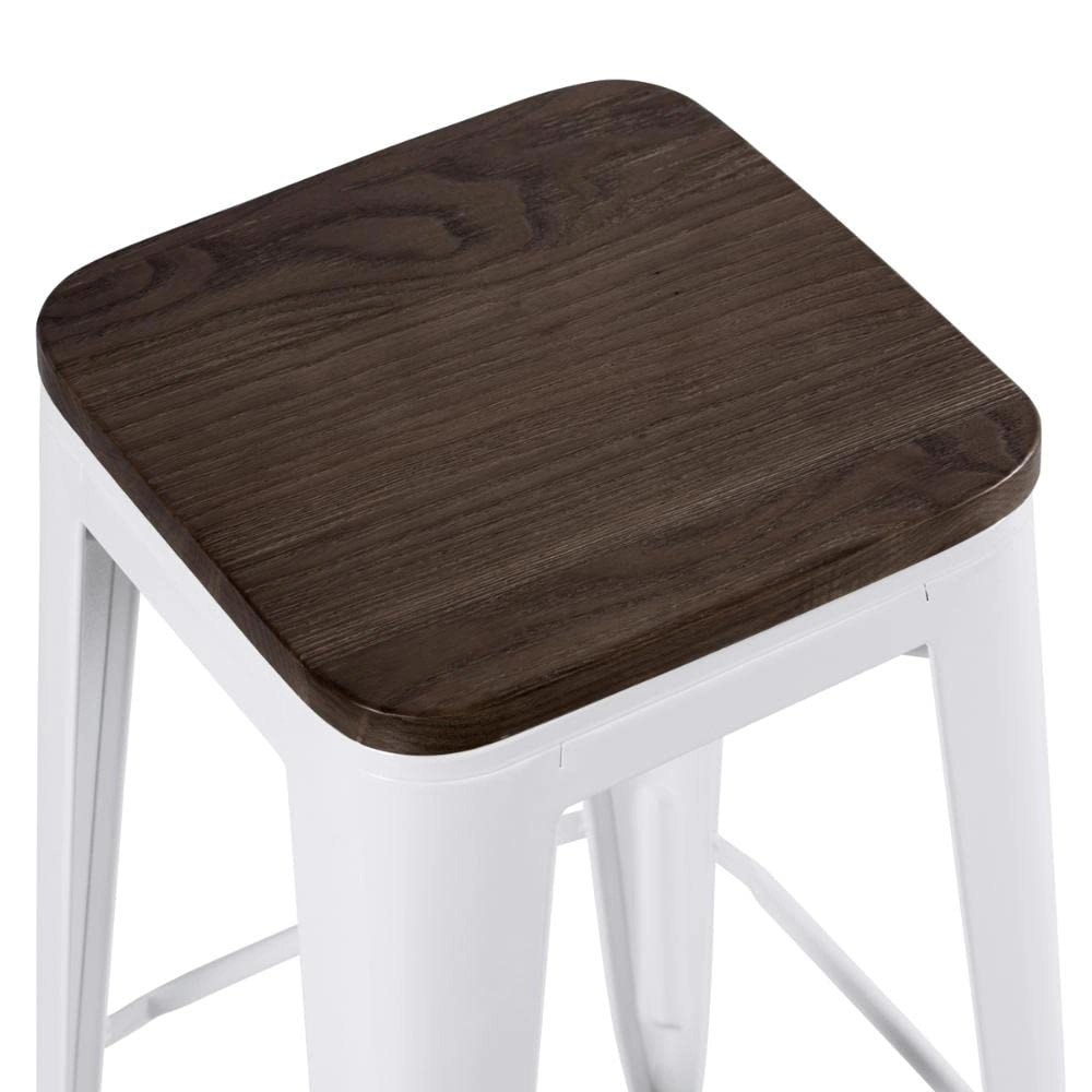 Kit com 4 Banquetas altas Iron Tolix com assento de madeira rústica escura - 76 cm - Branco Kit com 4 Banquetas altas Iron Tolix com assento de madeira rústica escura - 76 cm - Branco