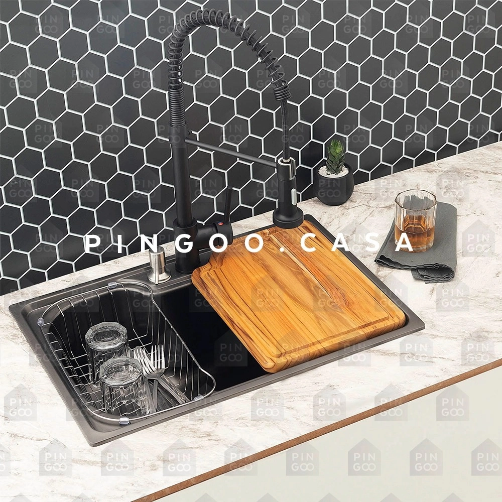 Kit Cuba para Cozinha Gourmet Pia Aço Inox com Acessórios e Tábua de Corte Carajás Preta e Torneira Monocomando Envira Preto