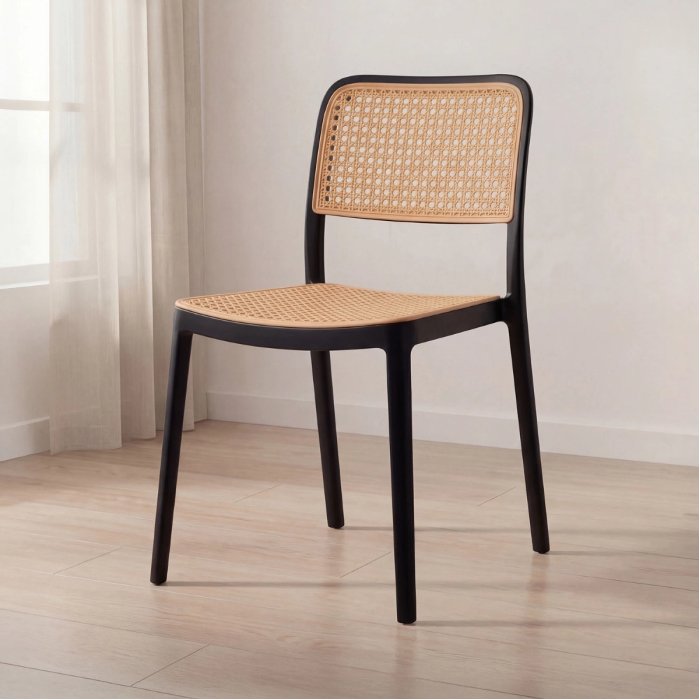 Cadeira de jantar Maya com design moderno e assento confortável - Preto