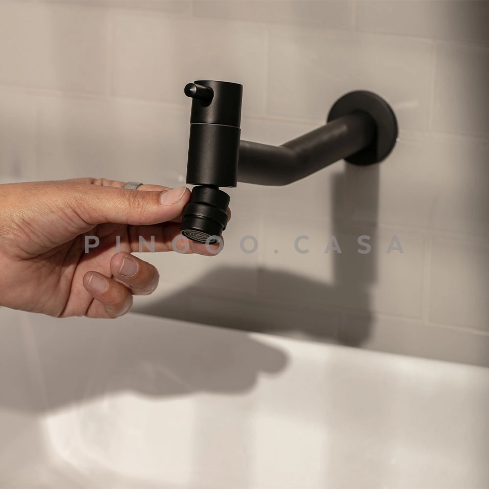 Torneira Para Banheiro de Parede Urupá Preto
