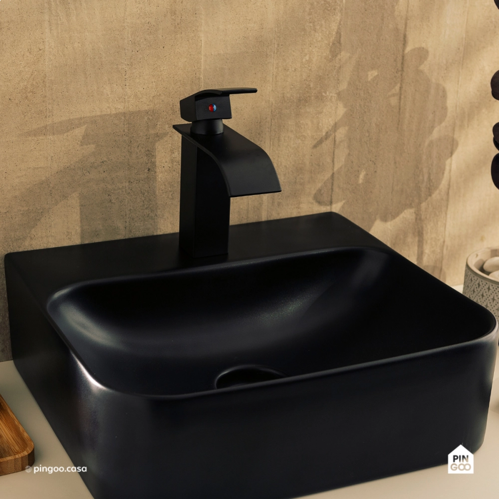 Torneira para Banheiro Cascata Misturador Monocomando Baixa Paraná Preto