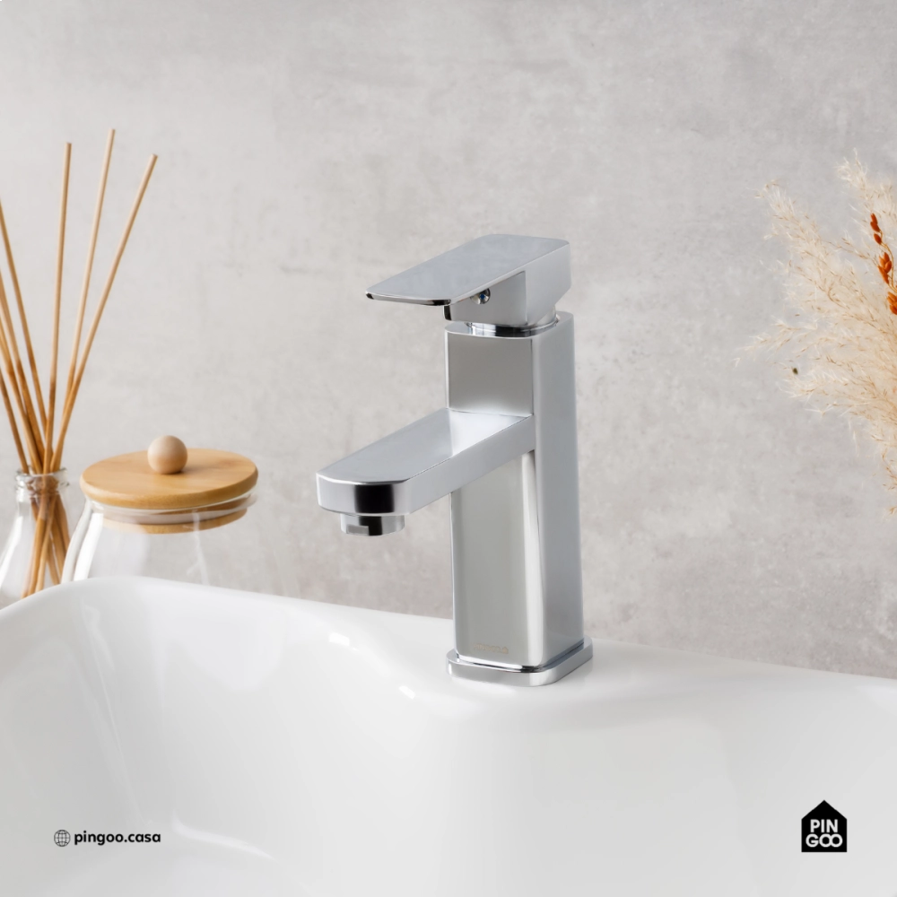 Torneira para Banheiro Misturador Monocomando Baixa Madeira Prata Torneira para Banheiro Misturador Monocomando Baixa Madeira Prata