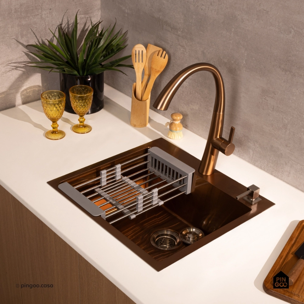 Torneira para Cozinha Gourmet Misturador Monocomando Extensível Juruá Dourado Rose Escovado