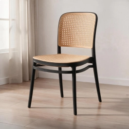 Cadeira de jantar Amis Lola com design moderno e assento confortável - Preto