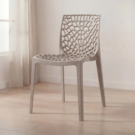 Cadeira de jantar Gruvyer com design contemporâneo e anatômico - Nude