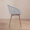 Cadeira de jantar Clarice Nest com design moderno e anatômico - Cinza