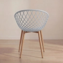Cadeira de jantar Clarice Nest com design moderno e anatômico - Cinza