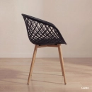 Cadeira de jantar Clarice Nest com design moderno e anatômico - Preto