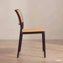 Cadeira de jantar Maya com design moderno e assento confortável - Preto