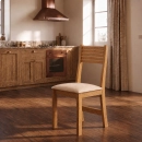 Conjunto Sala de Jantar Mesa Quadrada Marselha com 4 Cadeiras Estofadas Nice Laráz