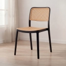 Cadeira de jantar Maya com design moderno e assento confortável - Preto