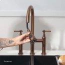 Torneira para Cozinha Gourmet Misturador Extensível Duplo Comando Aço Inox 304 Içá Dourado Rose